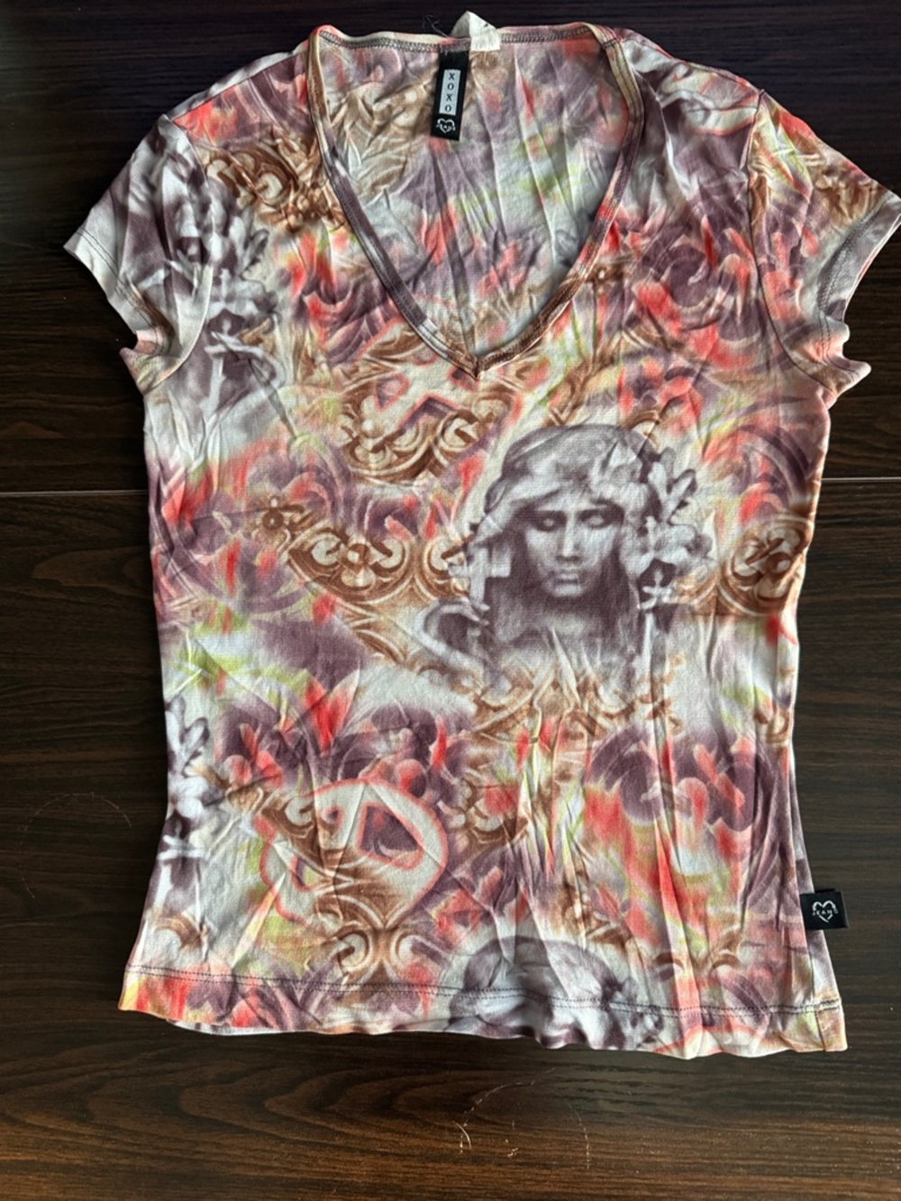 XOXO Women's V-Neck Graphic Tee - Brown, Pink, Orange